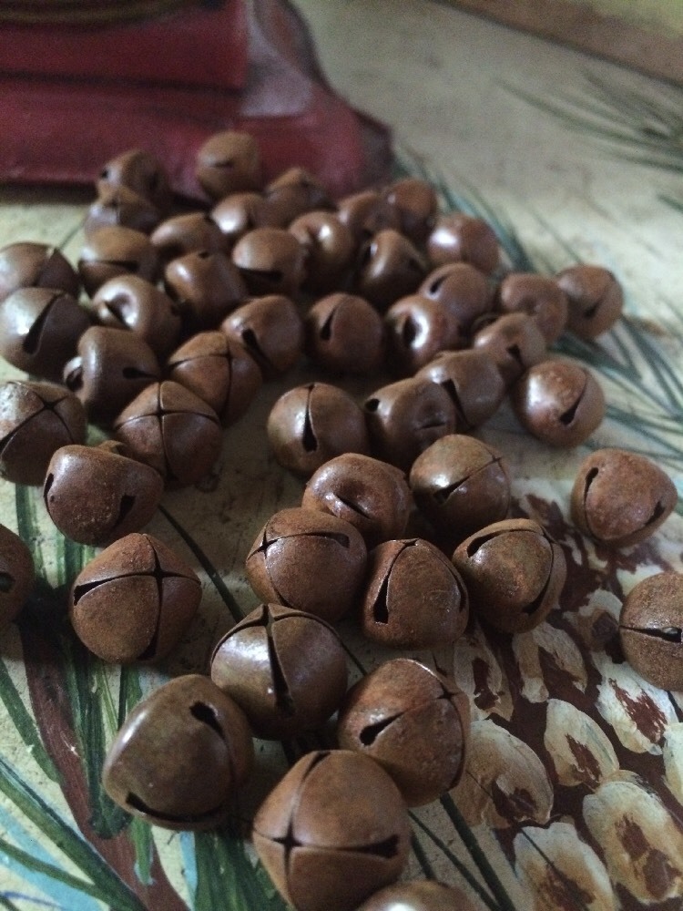 (48) Primitive Rusty LOOK Tin JINGLE BELLS 13mm 1/2 in 1/2″ Christmas Crafts