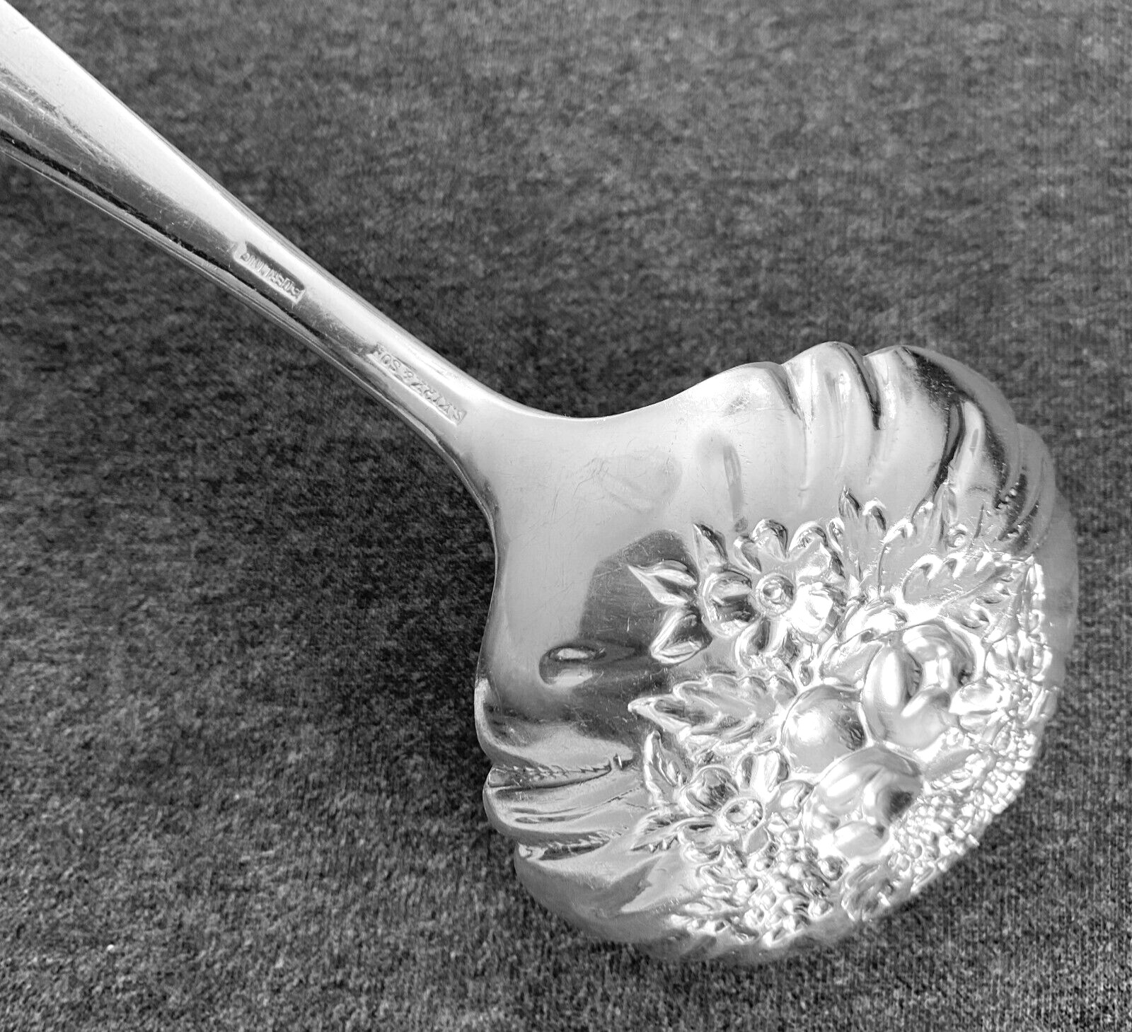 1 KIRK Repousse Large Solid Sterling Shell Berry/Casserole Spoon , 9 1/8” , 125g