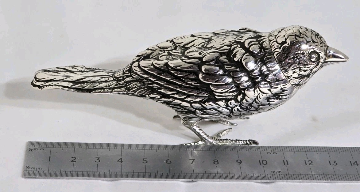 Continental novelty silver model. Nateralistically fashioned as a Bird . French