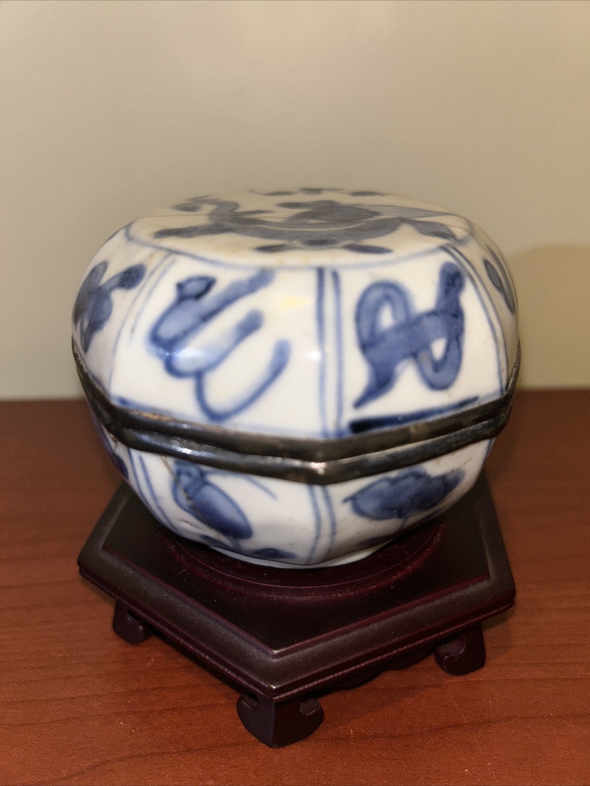 Antique Chinese Ming Dynasty Blue and White Porcelain Box 16th 17th Century