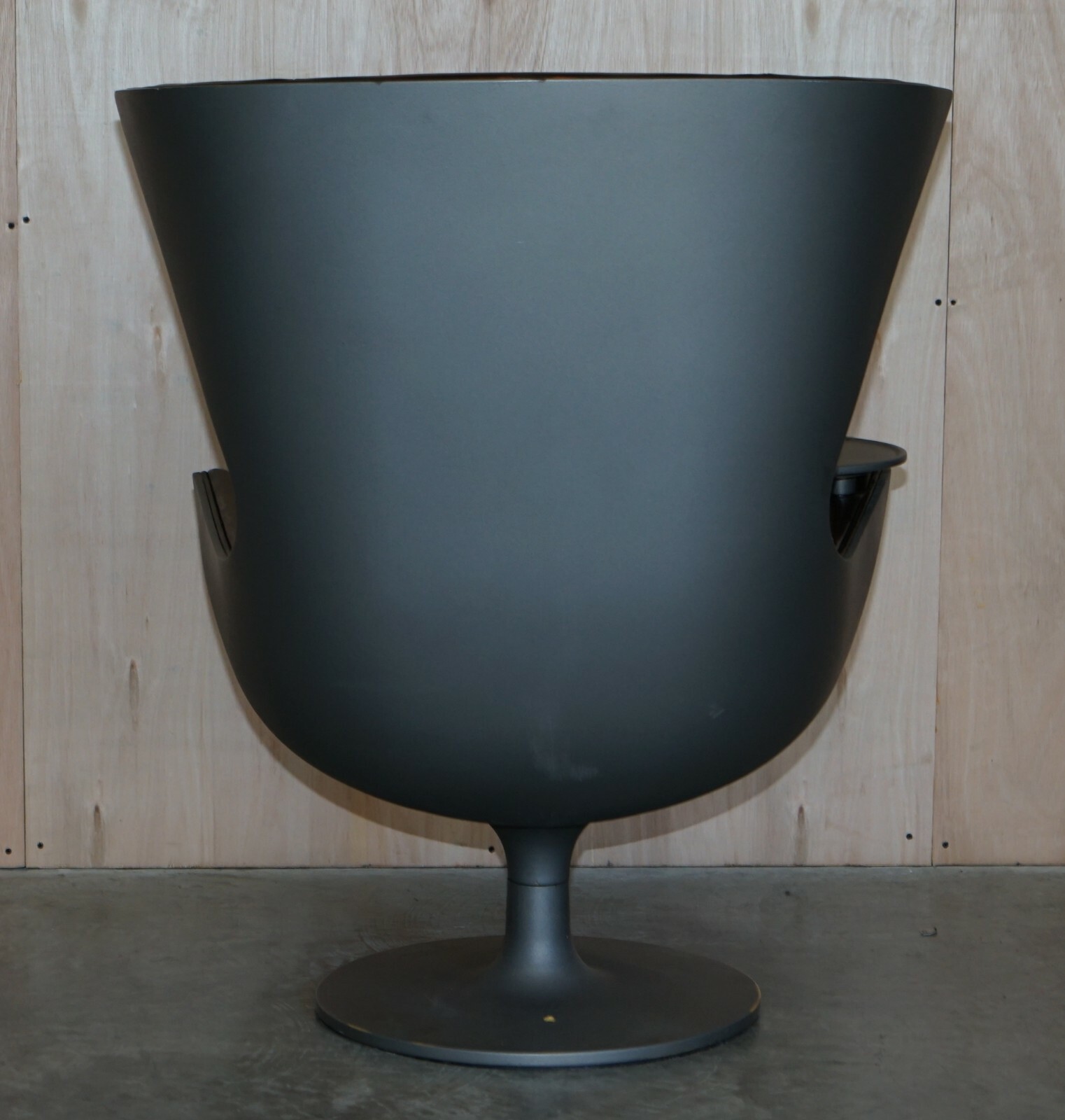 1 OF A KIND PAIR OF BROWN LEATHER PHILIPPE STARCK CASSINA EUROSTAR EGG ARMCHAIRS