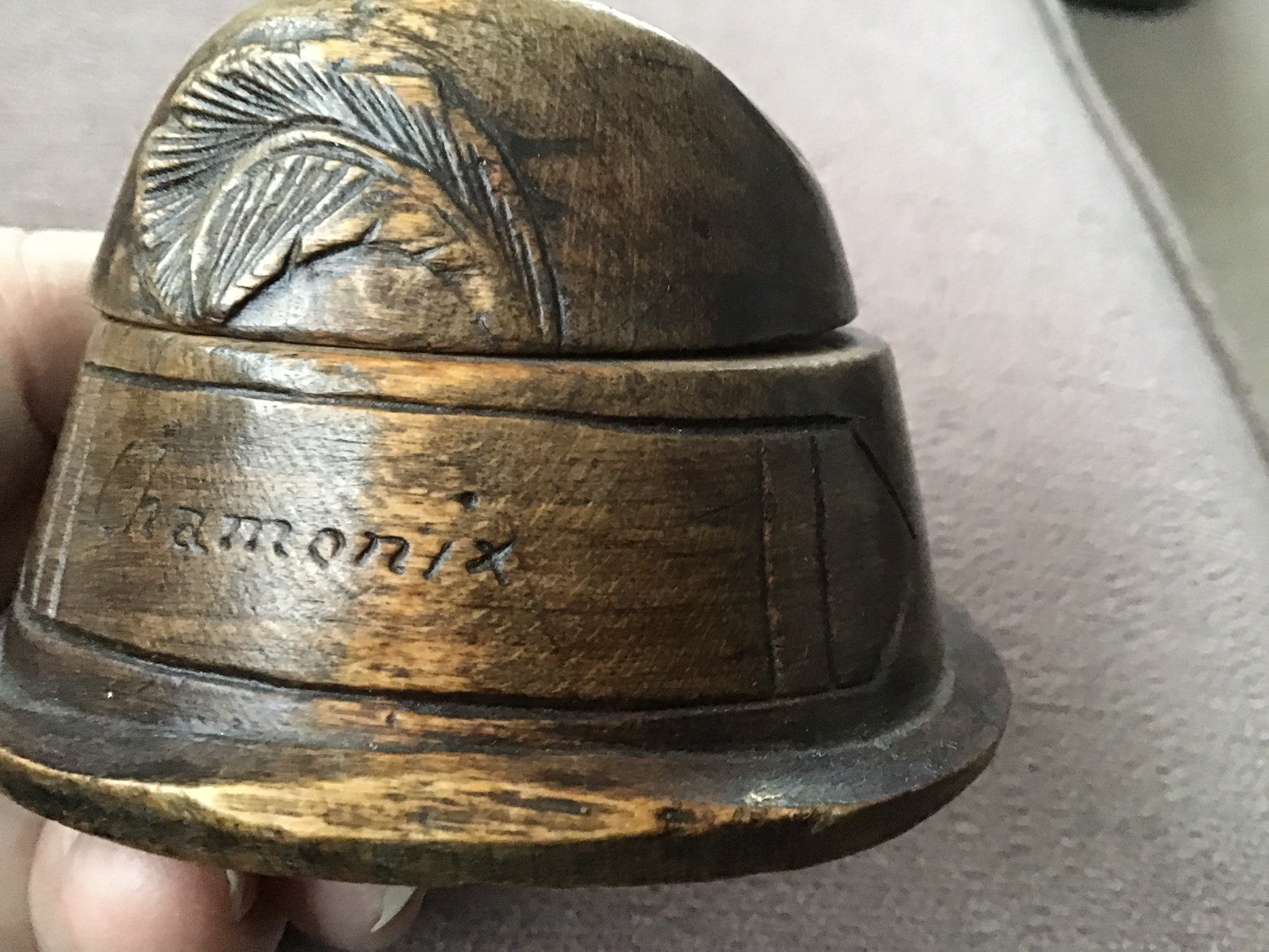 ANTIQUE BLACK FOREST CHAMONIX HAT HINGED INK WELL HOLDER.VGC.8×6.5×5.5.