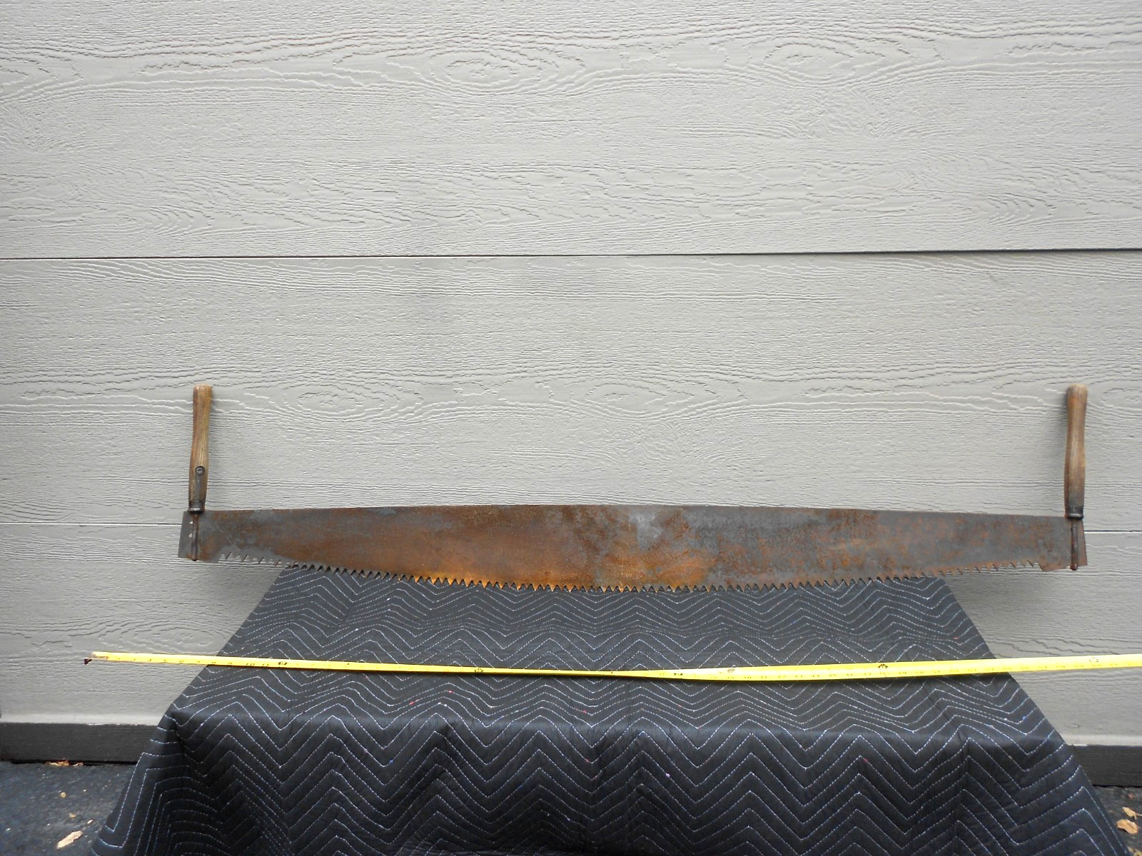 66 in ANTIQUE VINTAGE 2 MAN CROSSCUT LOG CUTTING SAW METAL WOODEN HANDLES -XX 3A