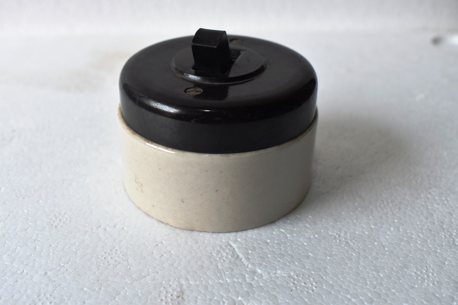 Vintage STANDARD 15A Toggle Switch Bakelite Top Vitreous Porcelain England 2.7″R