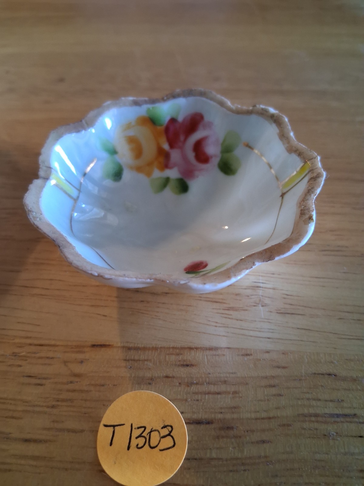 Vintage Round With Scalloped Edge White With Flowers & Tan Trim Open Salt Cellar