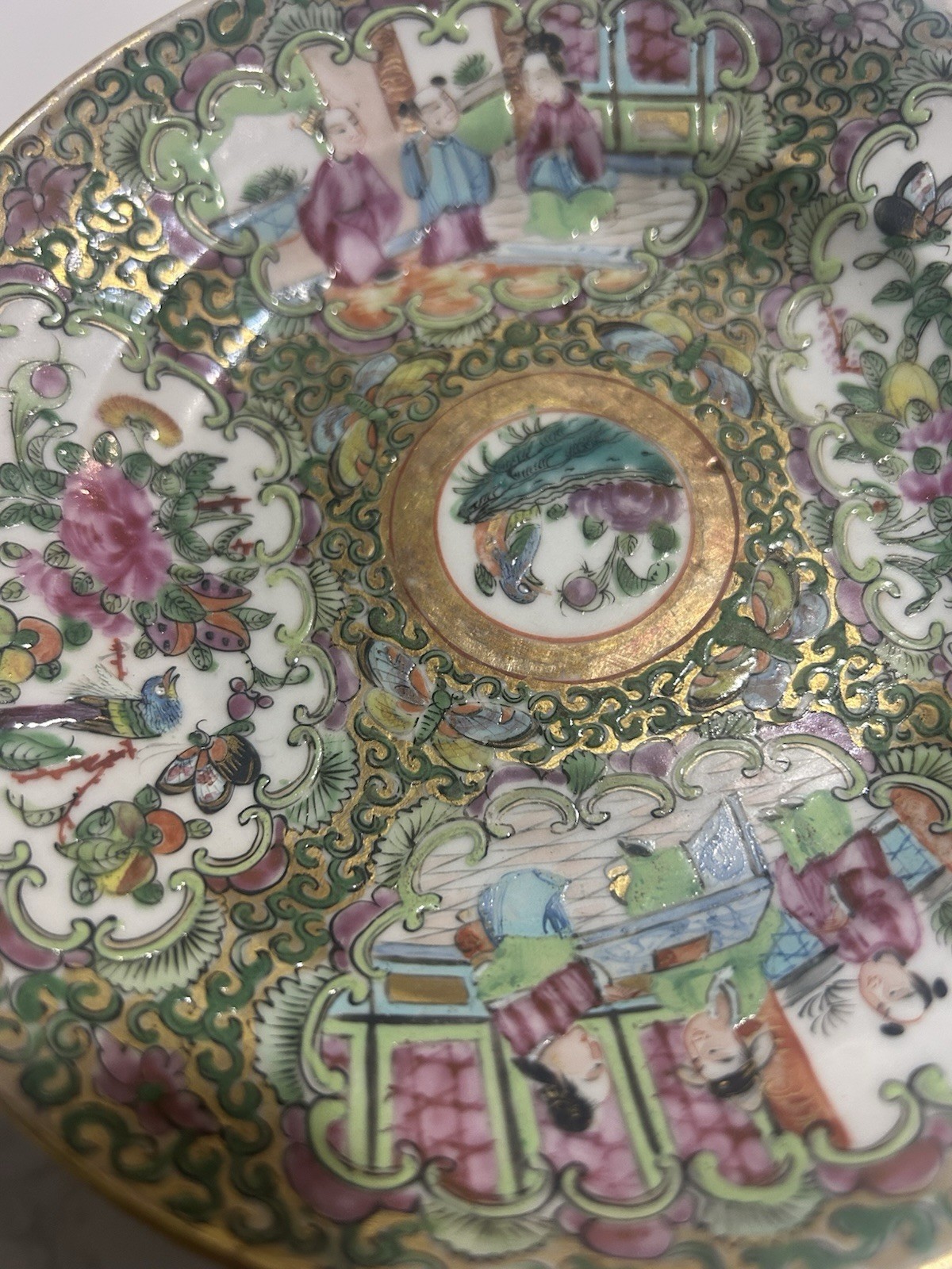 A Chinese Export Famille Rose “Rose Medallion” Saucer, Qing Dynasty,19th Century