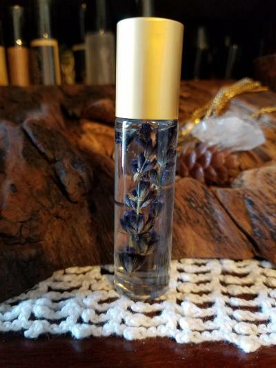 LAVENDER ESSENTIAL OIL ROLLER BOTTLE with lavender buds