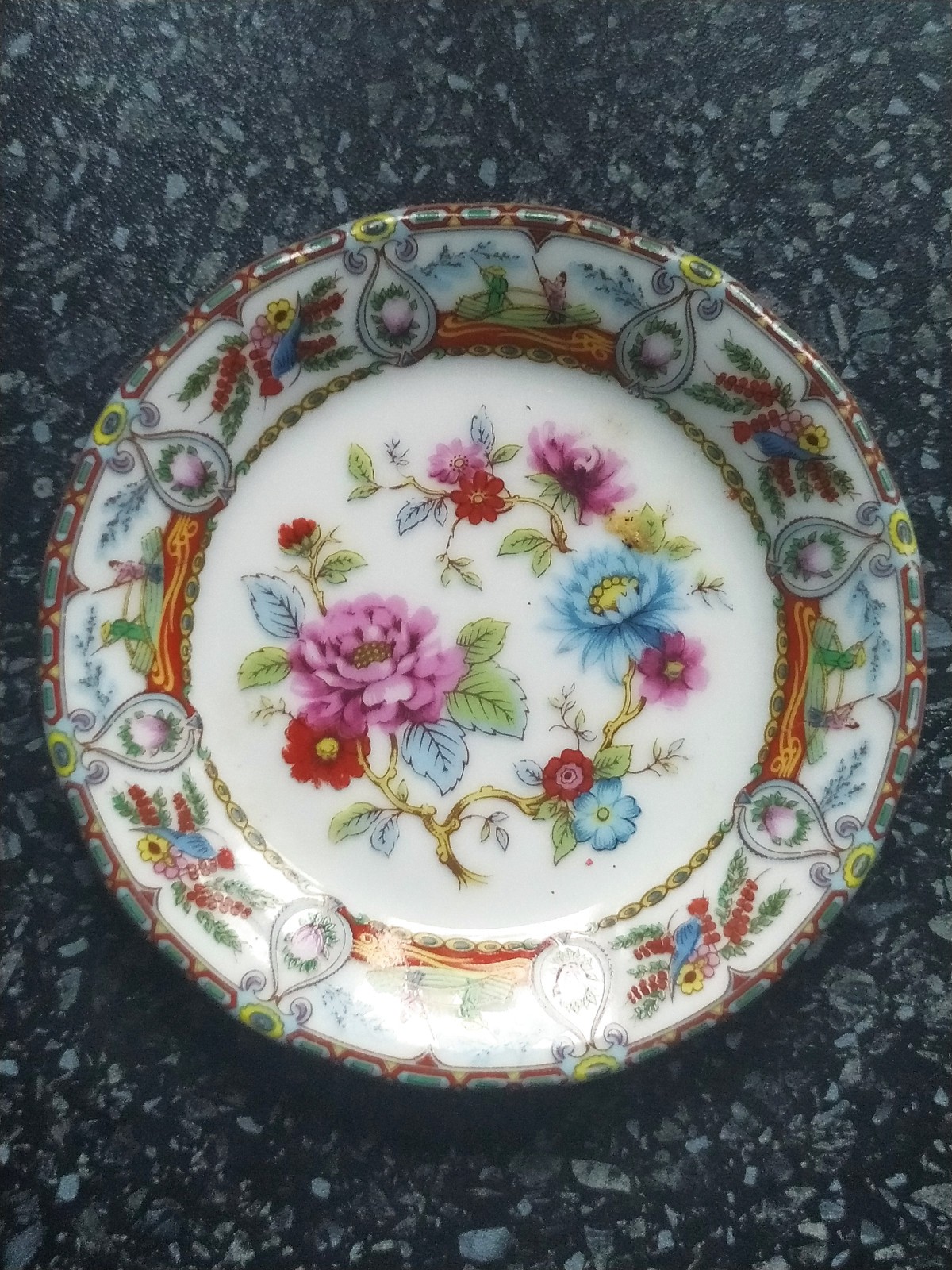 SMALL ORIENTAL CERAMIC DISH/PLATE approx4″ in diameter