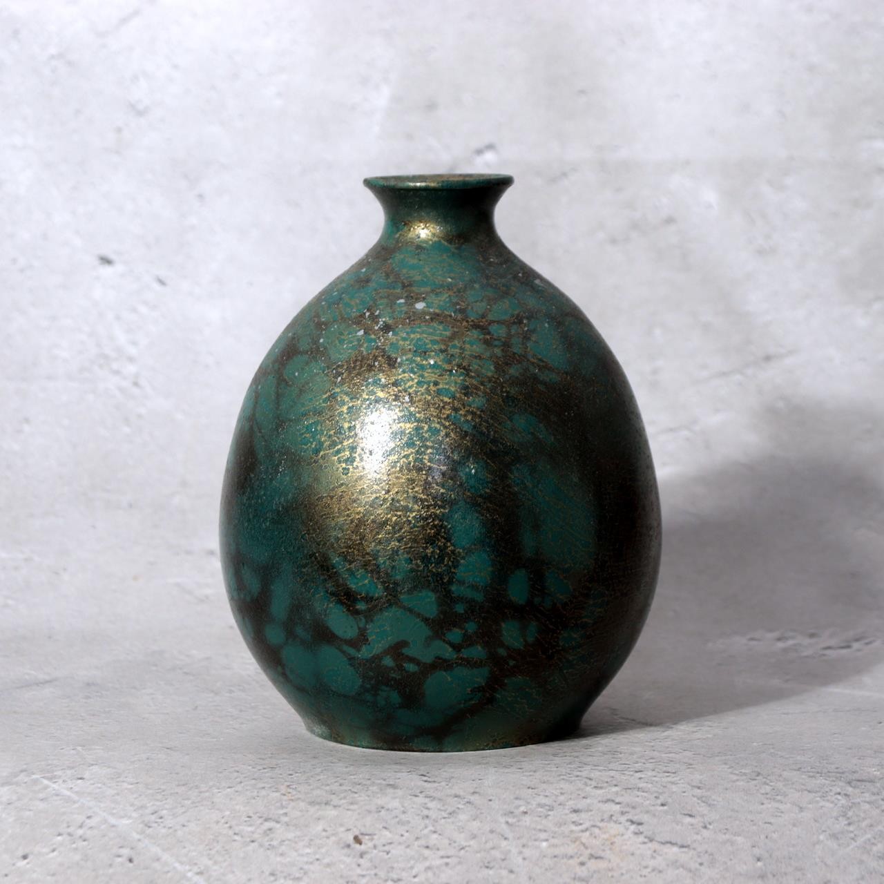 Japanese Bronze Bud Vase Green and Gold Patina Flower Holder BV776