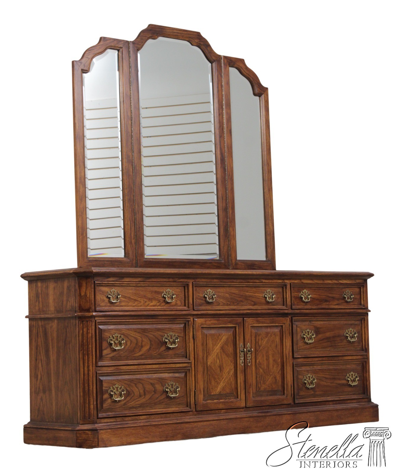 73813: THOMASVILLE Oak Long Dresser w. Trifold Mirror