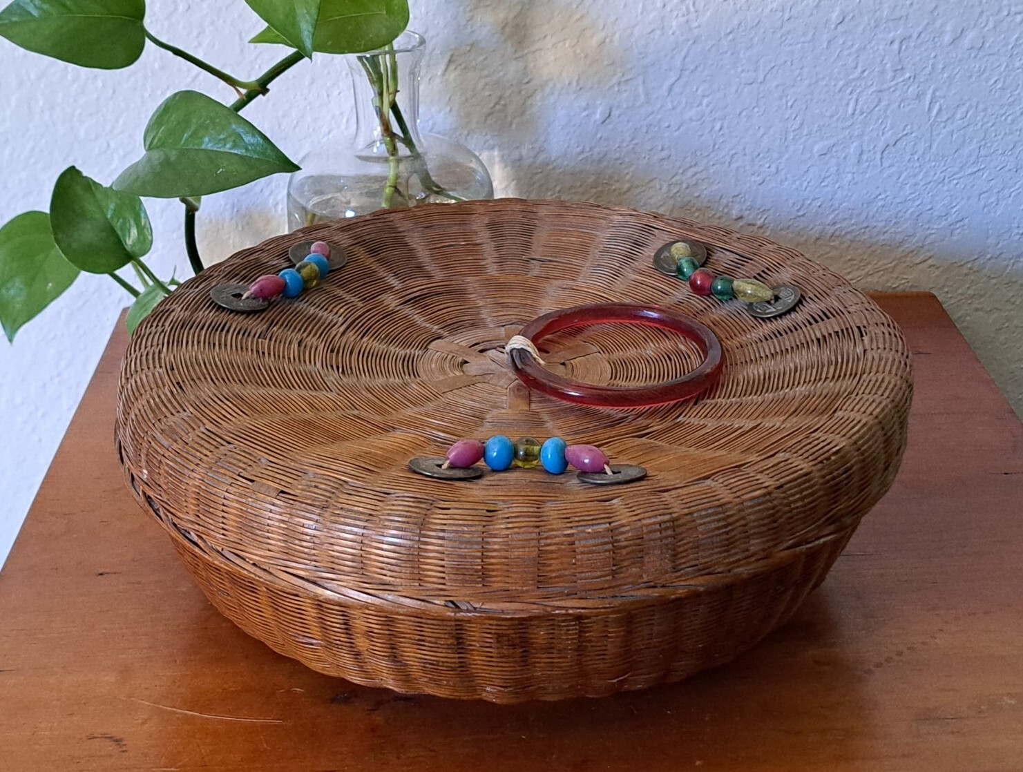 Vintage Chinese Wicker Round Sewing Basket Glass Beads Rings Coins 12”