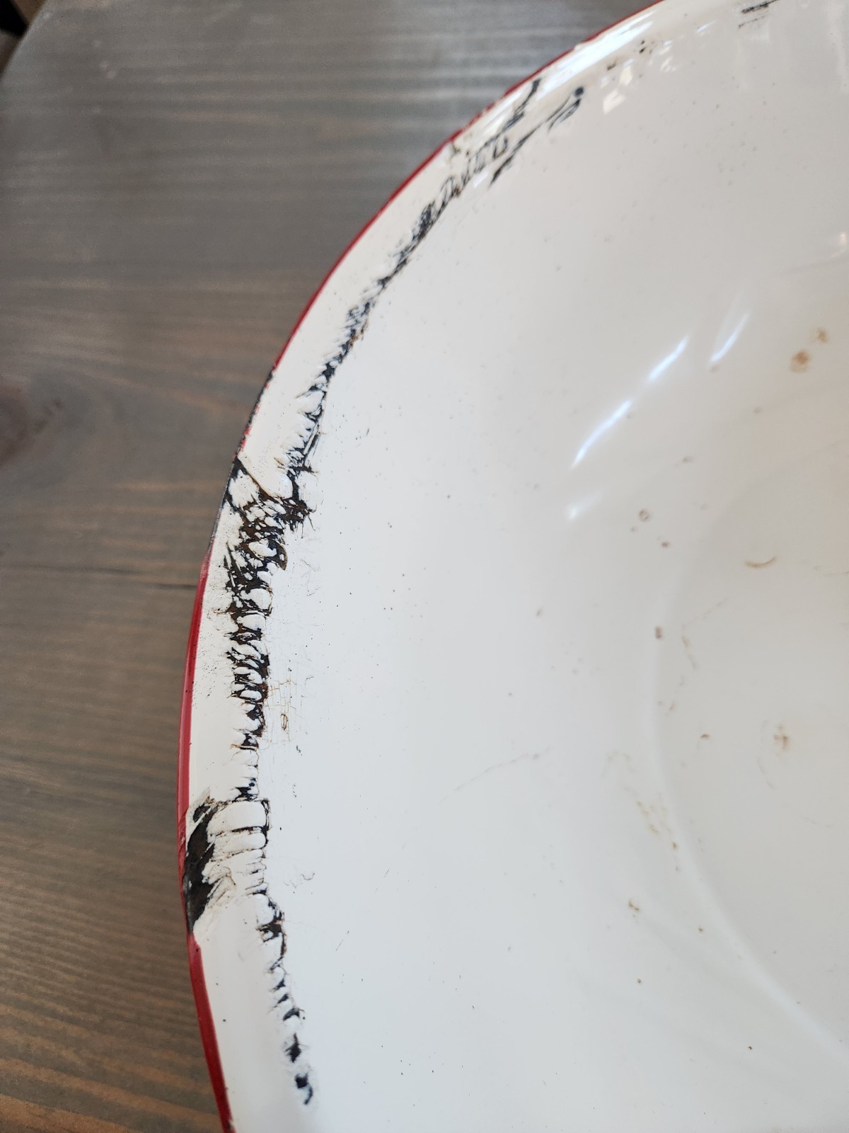 Vintage White Enamelware Basin Bowl Red Trim Wash Pan Chippy Farmhouse 15 3/4″
