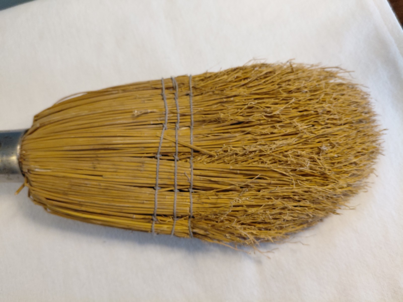 VTG Whisk Hand Broom Wire Wrap, Decorative Metal Handle, Replaceable Straw