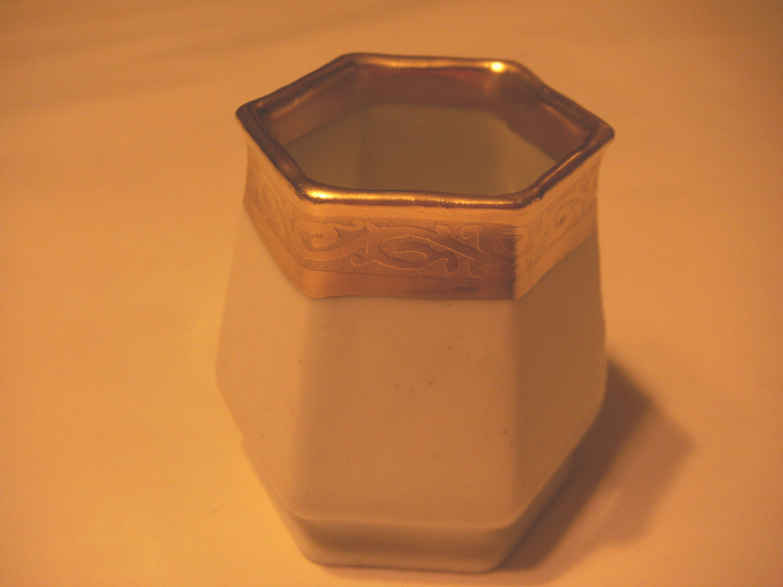 VINTAGE COUNT THUN PORCELAIN TOOTHPICK BOWL 2″ CZECHOSLOVAKIA GOLD W ETCHING