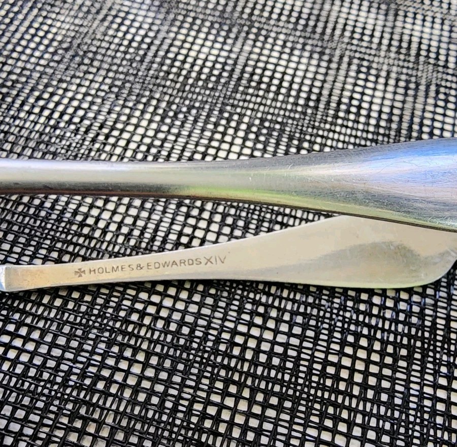 😃HOLMES & EDWARDS ANTIQUE WINDSOR SILVERPLATED SUGAR CUBE TONGS 🤍 ◽️
