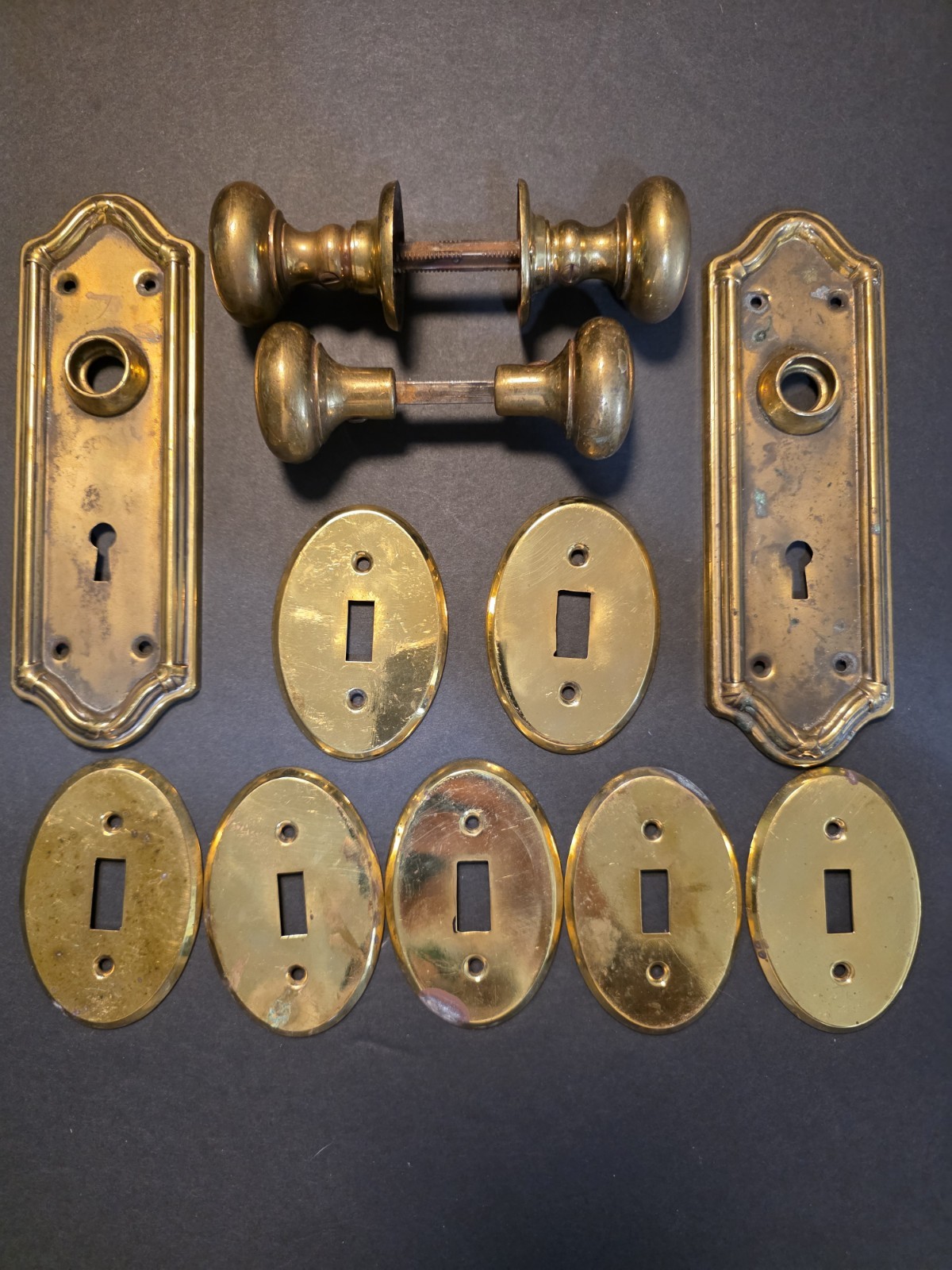 Vintage Solid Brass Architectural Salvage Hardware Lot Doorknobs Plates 11 Pc