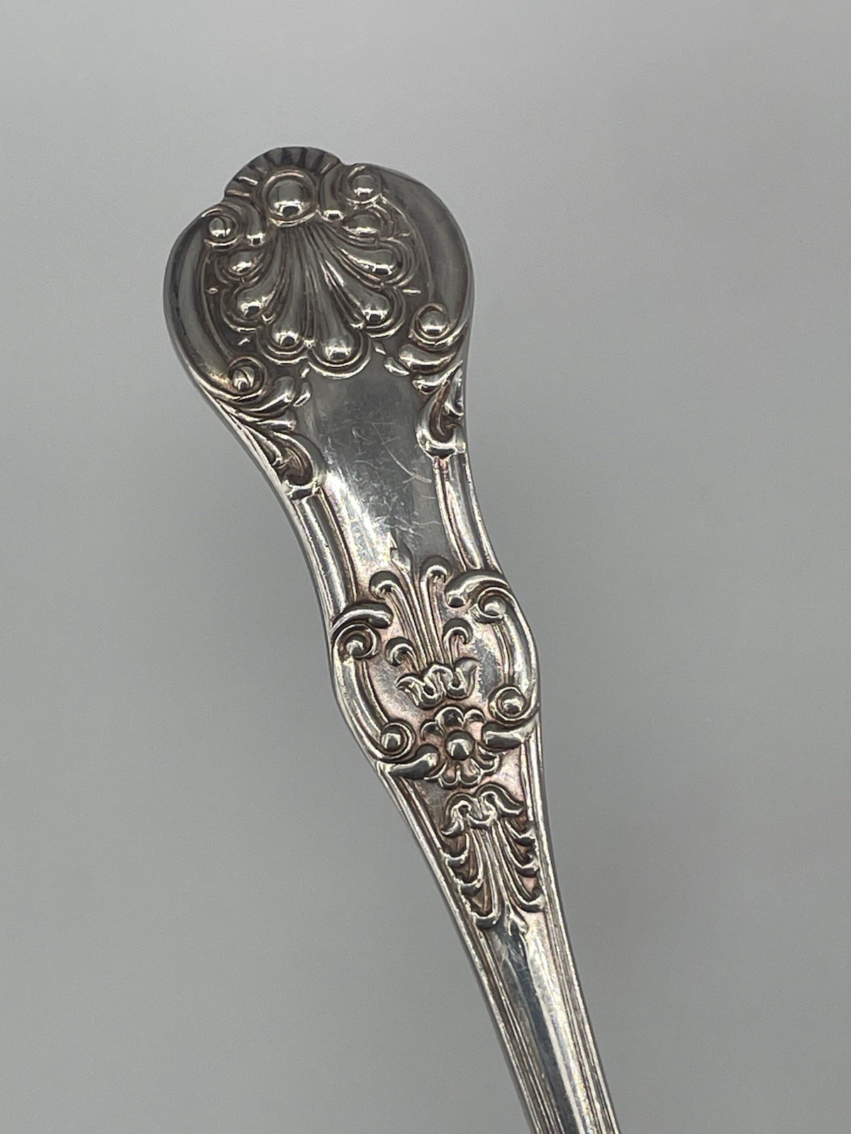 Queens Fruit Berry Serving Spoon Silver Plated Barker Bros 4.0 oz 9.25″