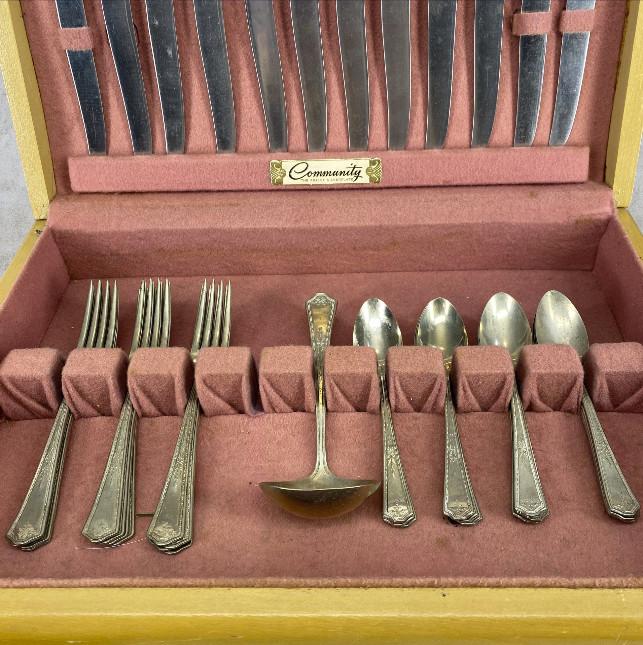 WILLIAM ROGERS — “Community” Silverplate Flatware, Kingston Pattern c.1929