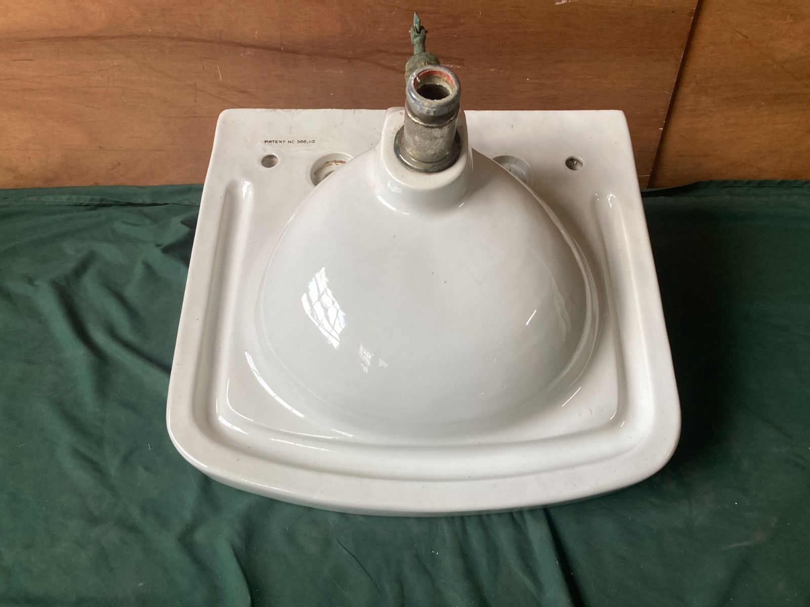 Antique 20×19 White Vitreous China Bath Wall Sink Old Trenton Potteries 361-25E