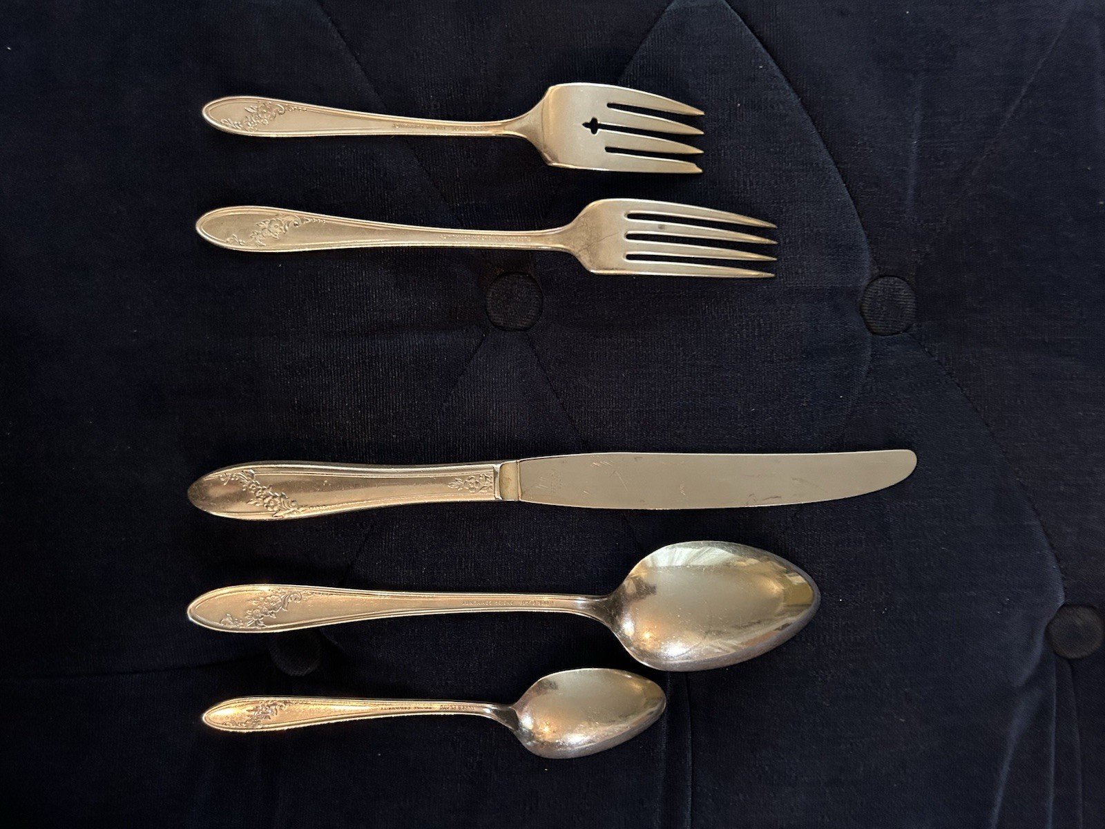Oneida Community Tudor Silver Plate Flatware 5 Piece Place Setting