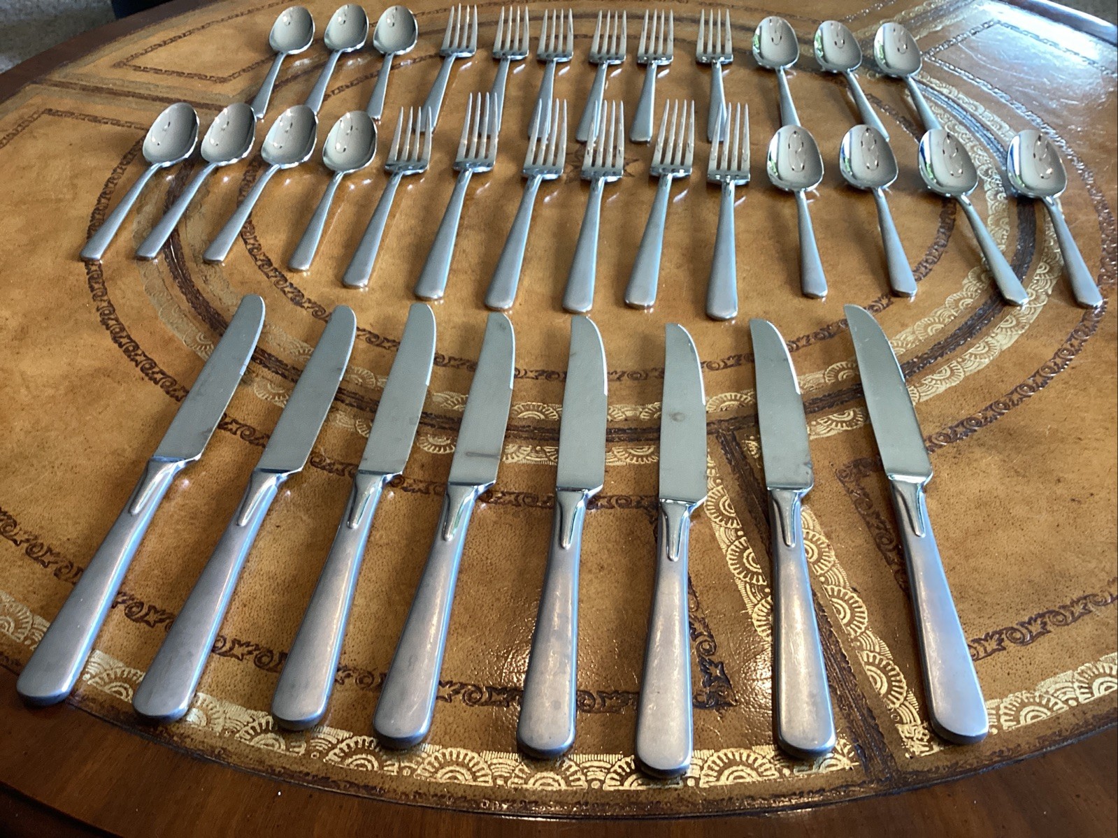Scarce 34 Pieces Oneida Hera Stainless 18/10 Frosted Flatware (See Description)