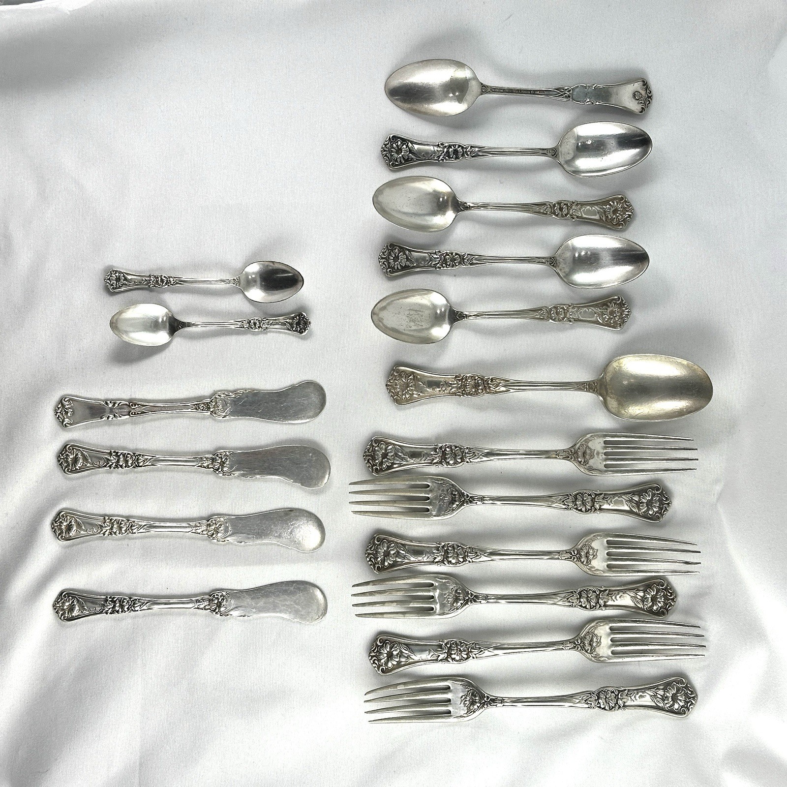 Vintage Set Of 18 WM A Rogers Suffolk SXR Silverplated Forks, Spoons, Knives