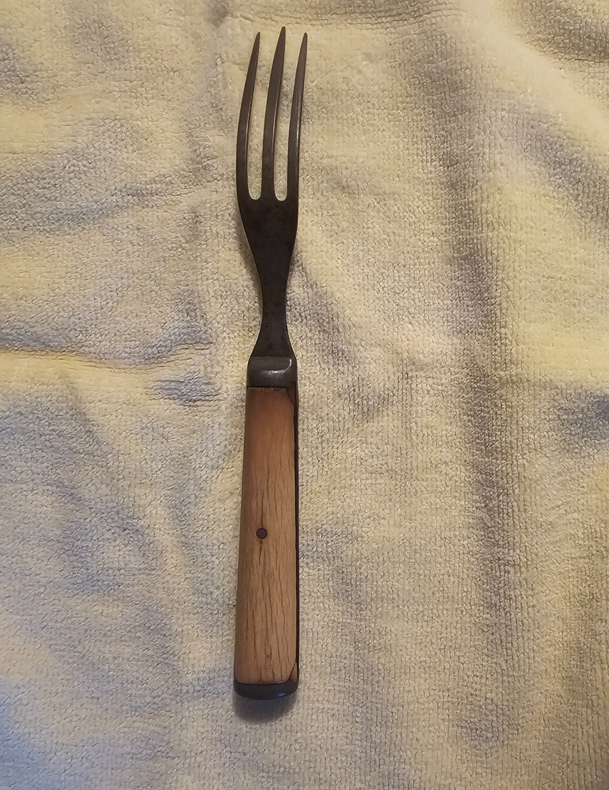 Vintage 3 Prong Fork not Sure What the Handle is made from.
