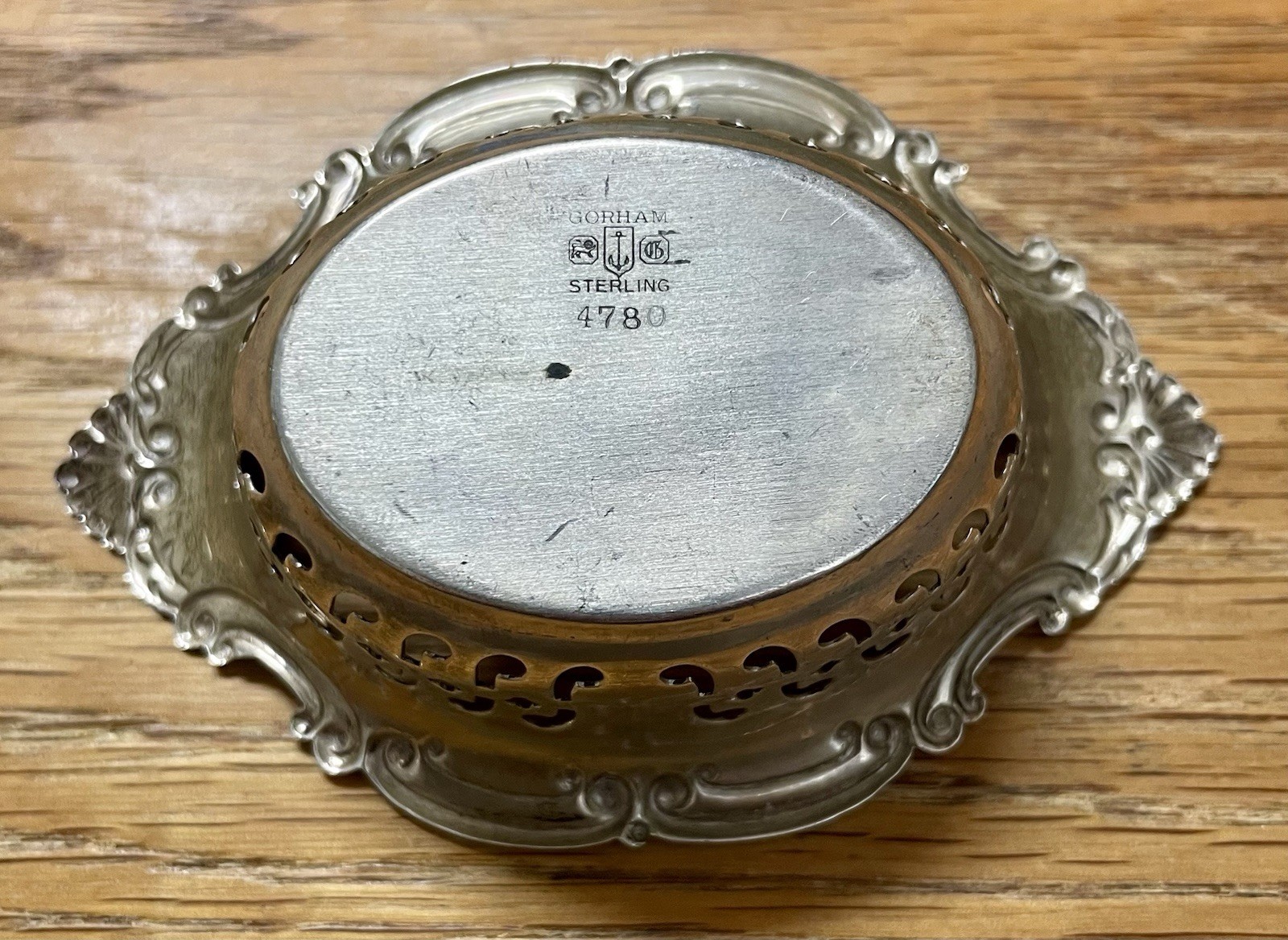 VINTAGE GORHAM 4780 STERLING SILVER “CROMWELL” NUT DISH 4”x2 1/2”x1” 22 grams
