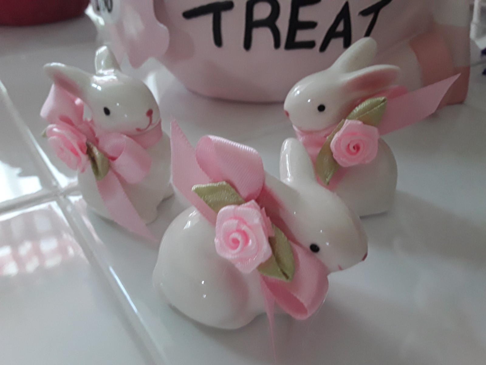 PRETTY PINK ROSES SET OF 3 FINE CERAMIC BABY BUNNY RABBITS ONLY ONE