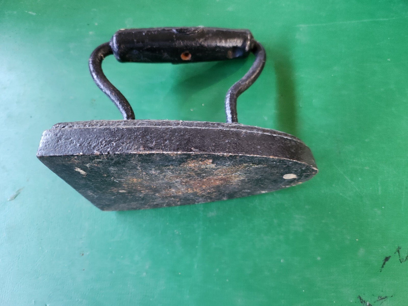 Small Antique Primitive Cast Iron Flat SAD IRON, #2 (CK)