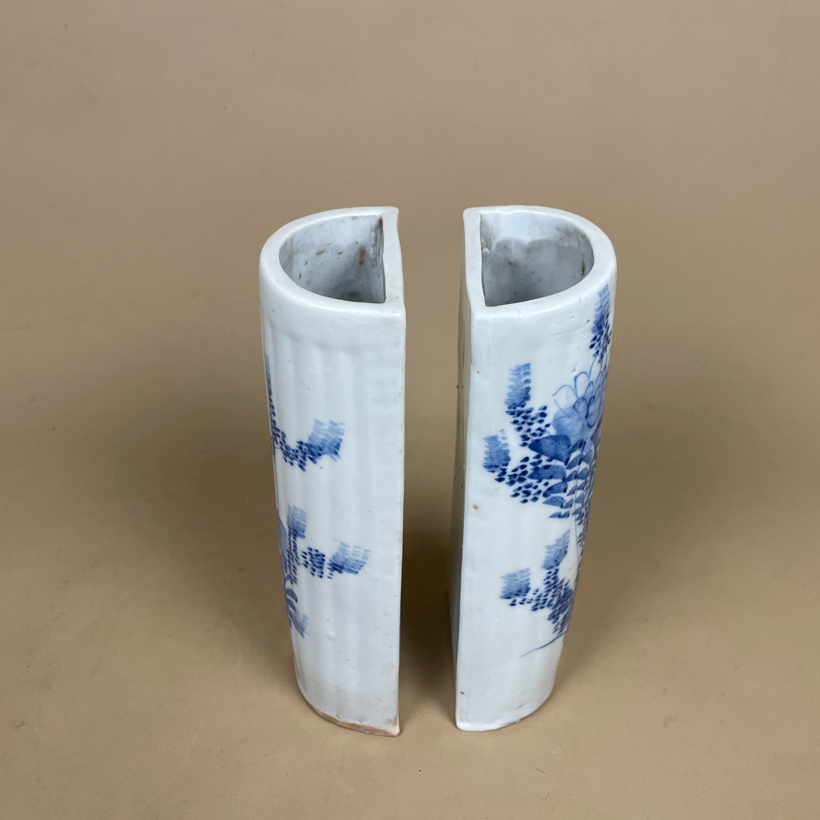 2 Vintage Ceramic Wall Mounted Planters Pocket Vase Floral Hanging Blue Oriental