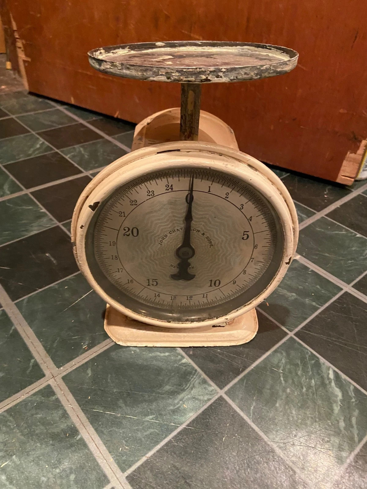 John Chatillon & Sons New York 25LB Table Top Scale 9″ X 7″ Pre-Owned w/Wear CT1