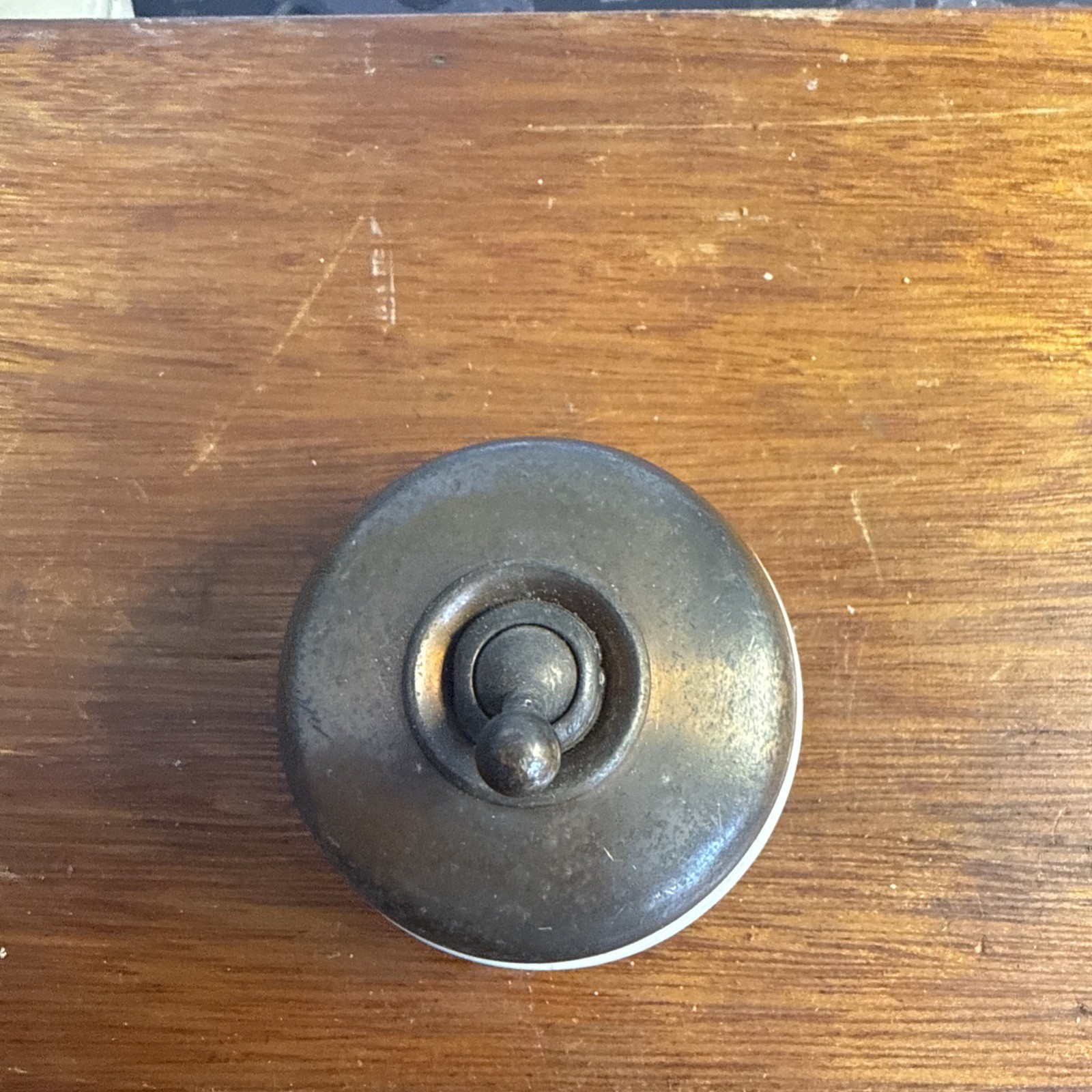 VINTAGE TUCKER TELAC ROUND BRASS WITH CERAMIC BOTTOM DOLLY LIGHT SWITCH 6CM DIA