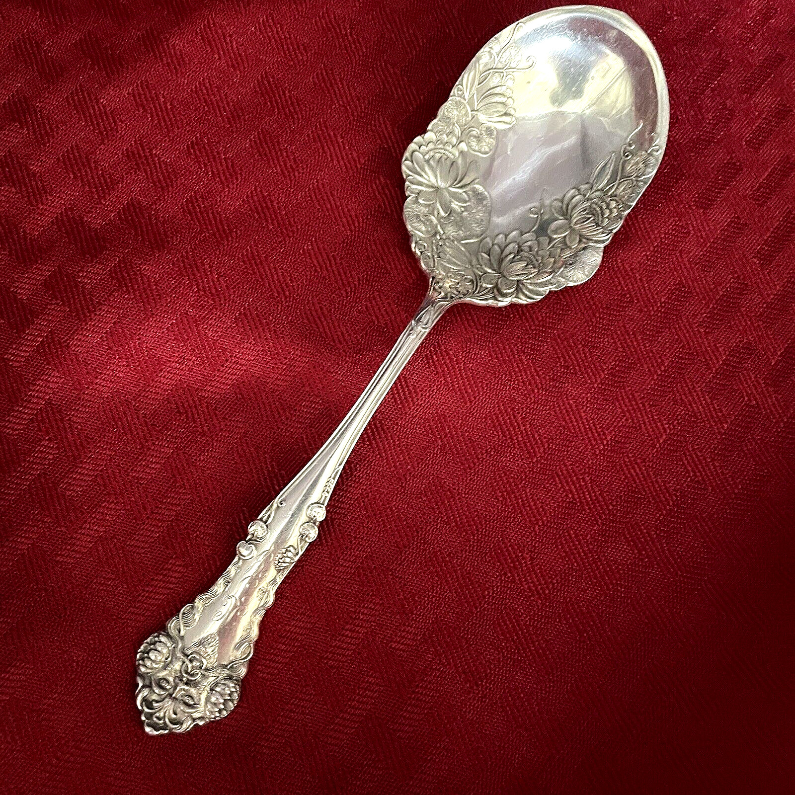 VINTAGE INTERNATIONAL STERLING “CLEONE” PATTERN PRESERVES SERVING SPOON