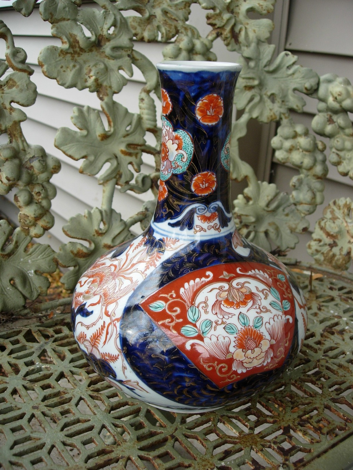 Large Meiji 19th Century Japanese Imari Vase 12 inch / 30 cm Beautiful Shape