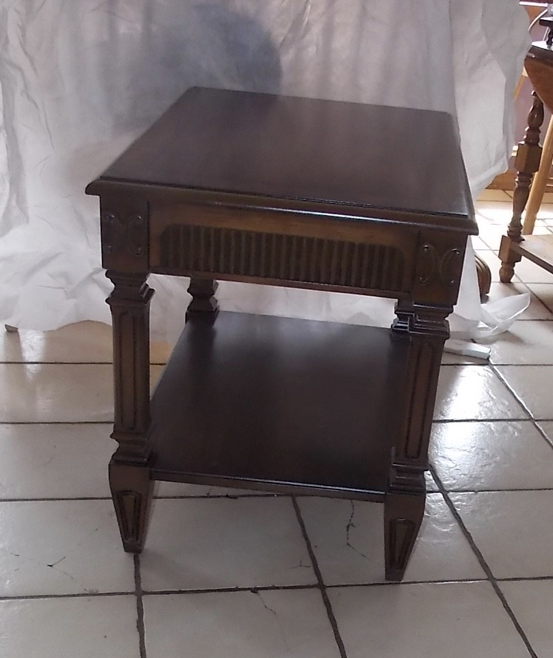 Walnut Weiman Side Table / End Table (ET363)