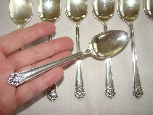 7 Vintage 1931 ROGERS “Her Majesty” Silverplate 6-1/8″ TEASPOONS