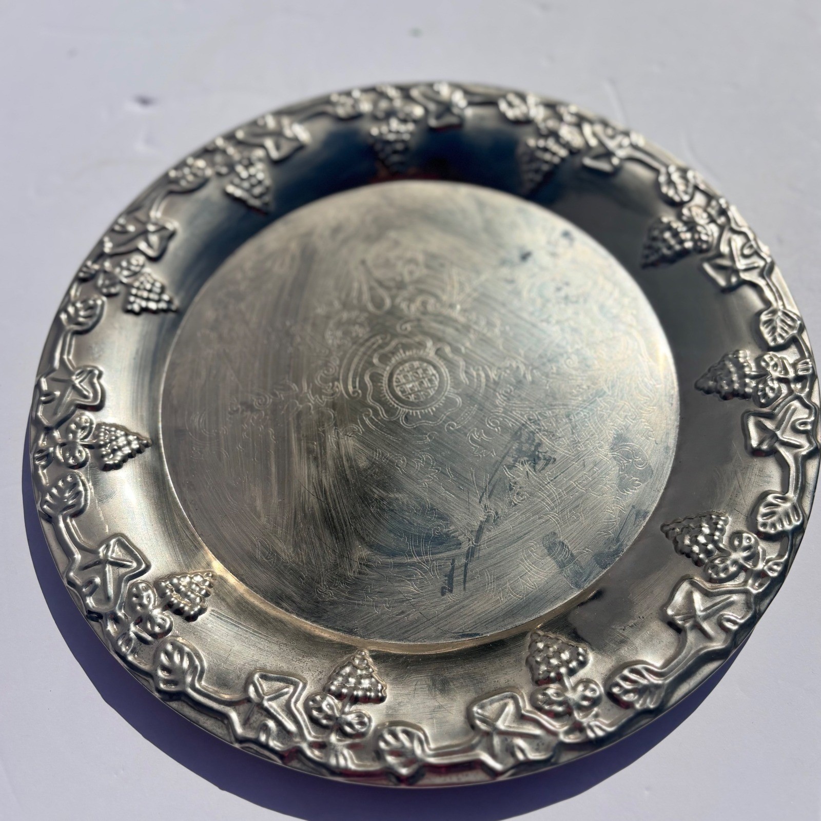 Vintage Silver Tone Grape Vine Embossed Metal Charger Plate 11.5 Inch Tray