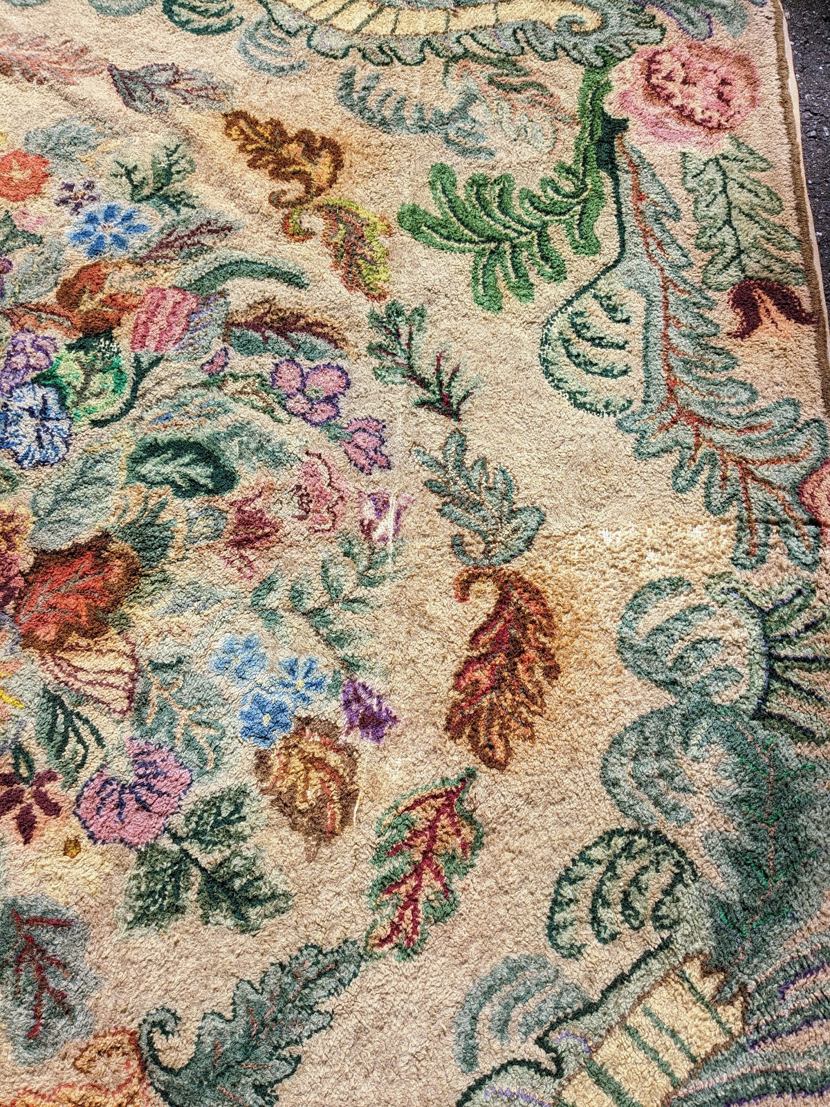 Large 7.5′ x 7.5′ Antique Folk Art American Hooked Rug Floral Wool