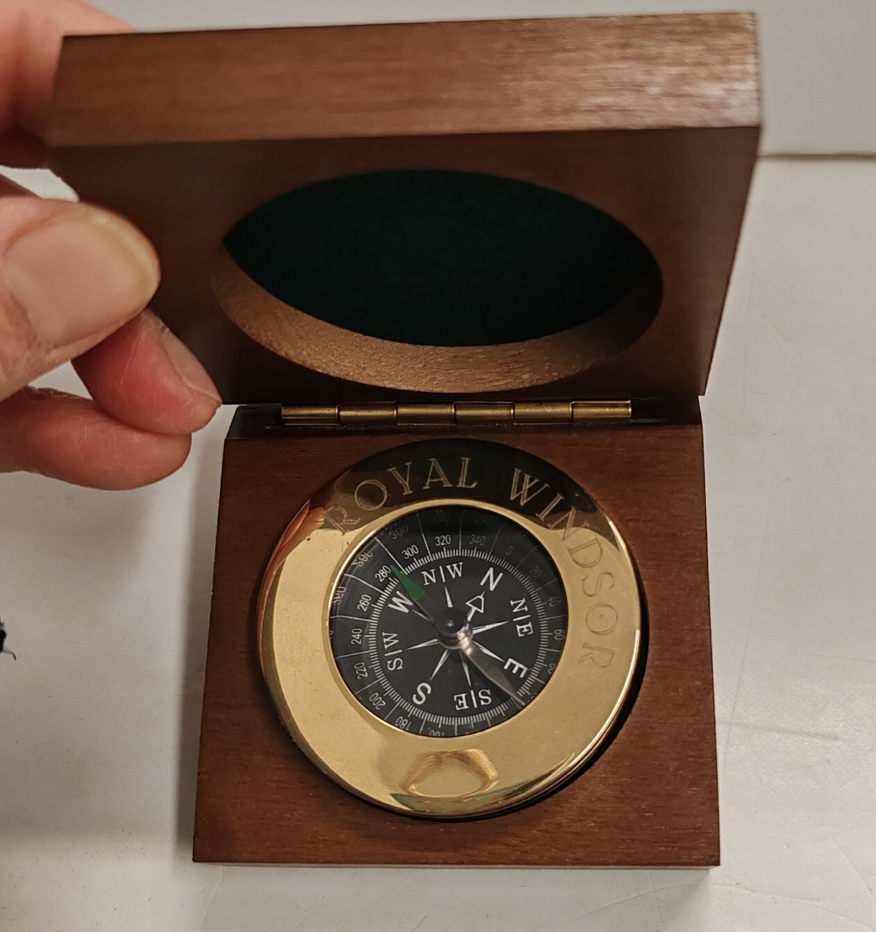 Vintage Royal Windsor Brass Desk Compass Nautical Paperweight With Wooden Box