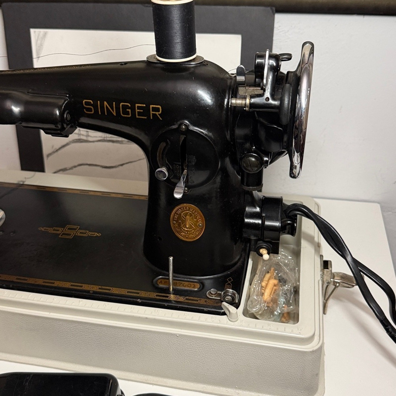 Singer 201 Cast-Iron Potted Motor 1939 Sewing Machine With Case