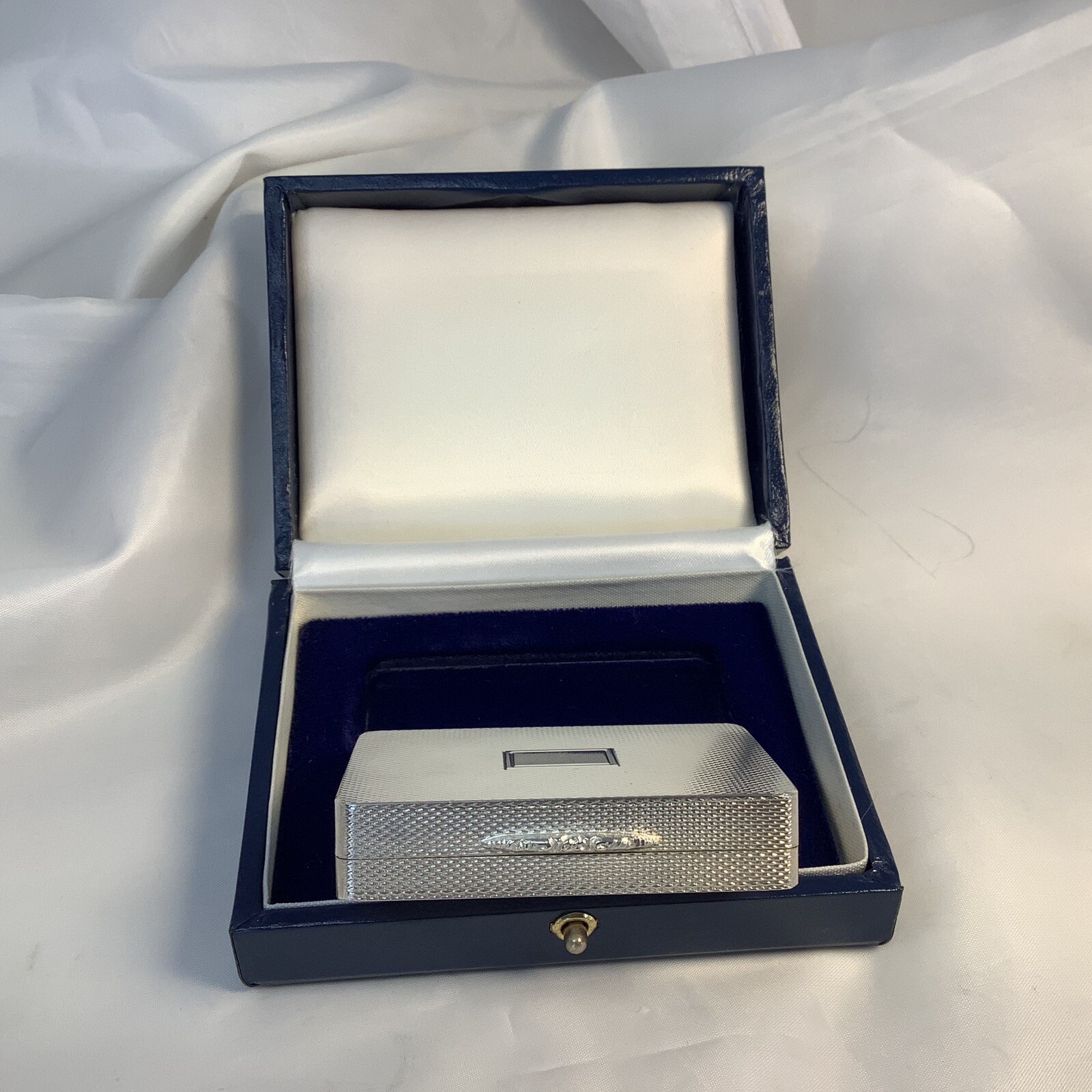 SNUFF/PILL/TRINKET BOX ‘PETER JOHN DOHERTY’ HM SILVER 84g ENGINE TURNED 2001