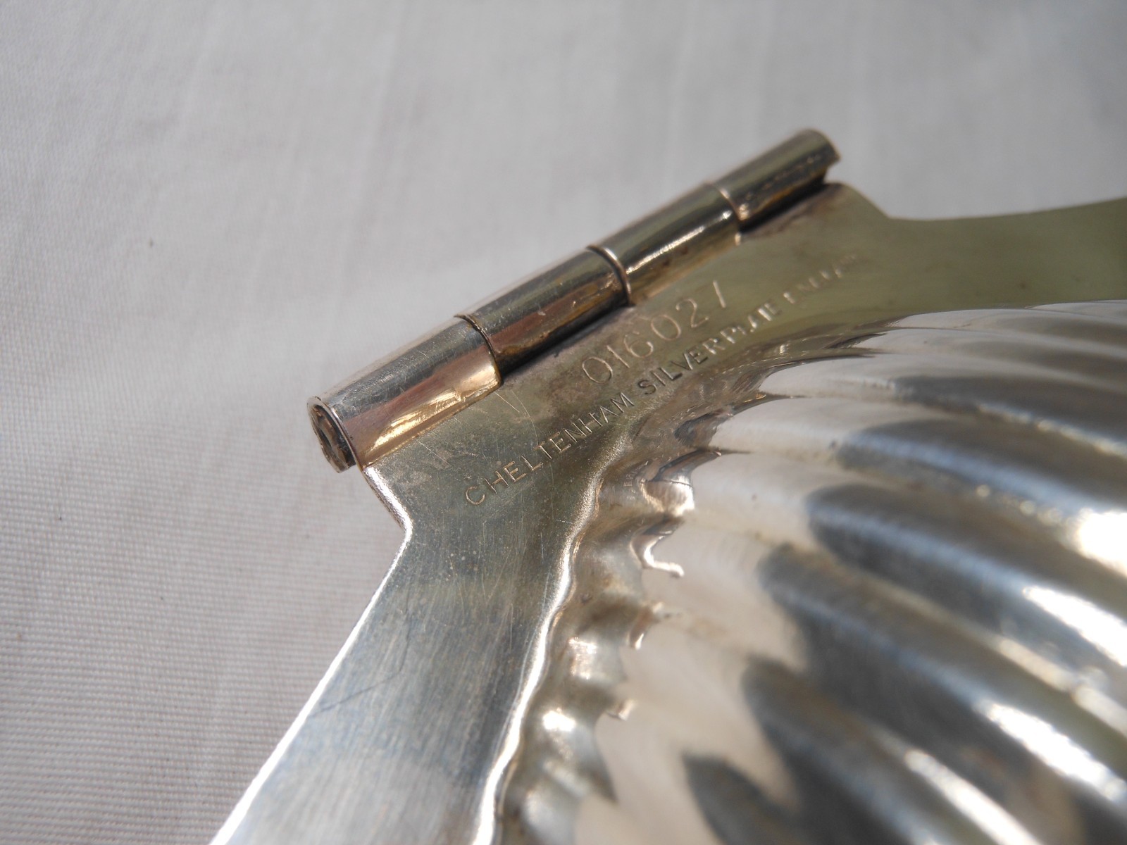 Vintage, Cheltenham, Clam Shell Serving Dish, Silverplate, England. (DS)