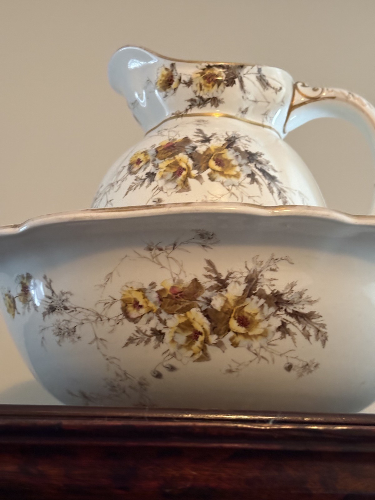ENGLISH ANTIQUE ROYAL DOULTON BURSLEM, ENGLAND PITCHER AND BOWL SET