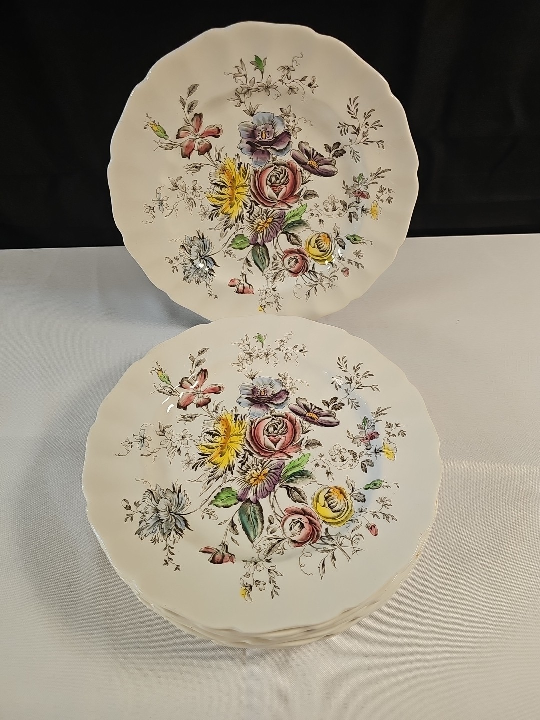 Vintage Johnson Brothers Sheraton Floral Center Dinner Plates | Set of 7