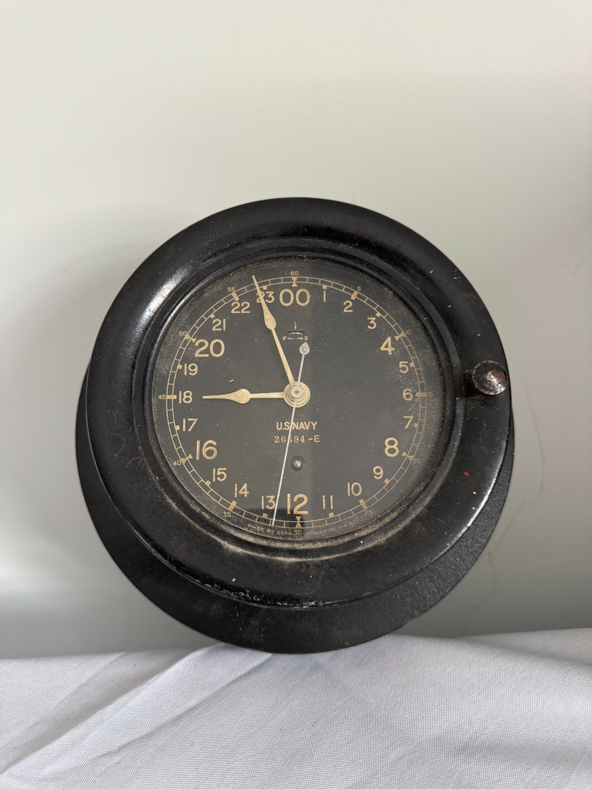 WWII Seth Thomas U.S. Navy Deck Clock W/ Key 26594 – E
