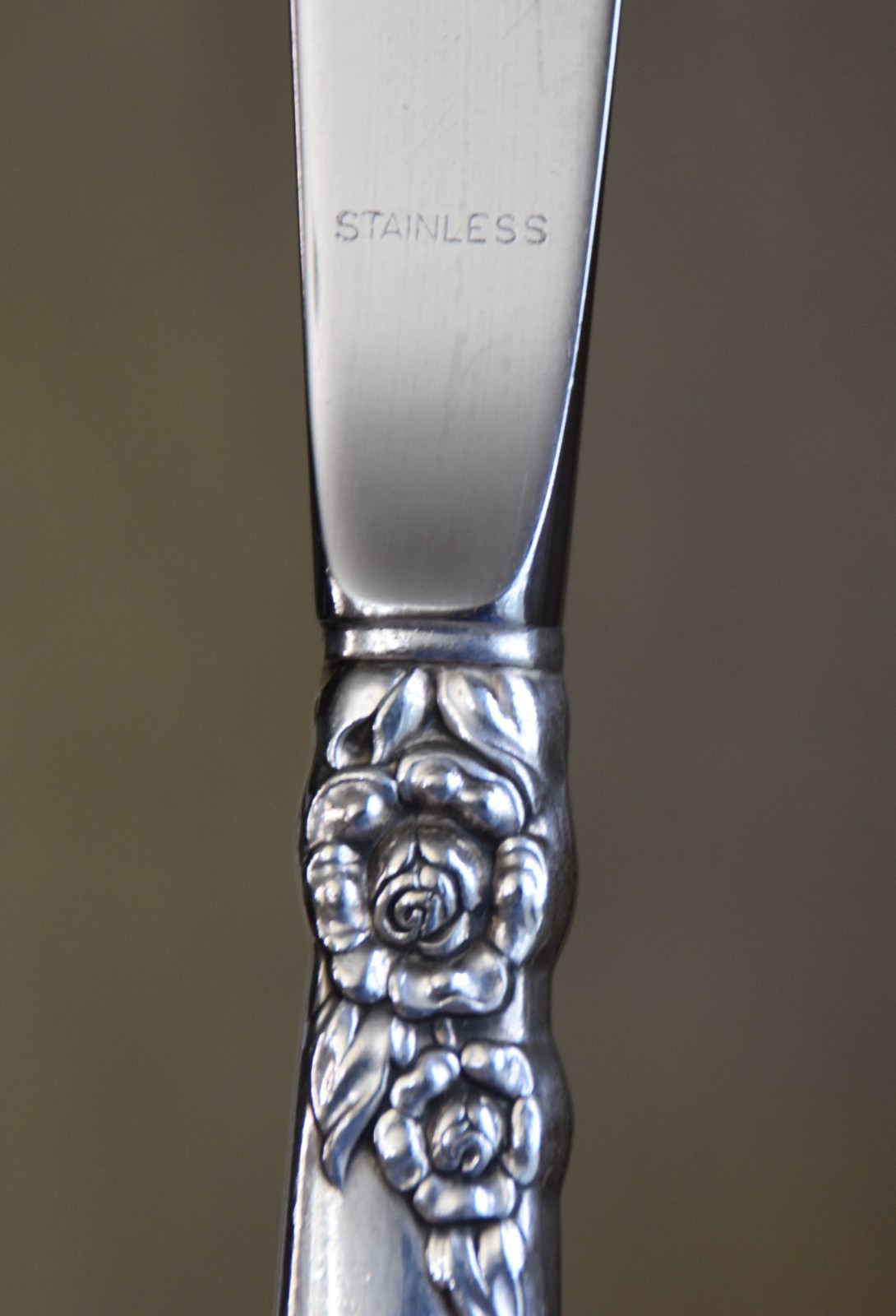 Prestige “GAY ADVENTURE” 5 Pc Fork Knife Spoon Setting Oneida Silver Plate 1956