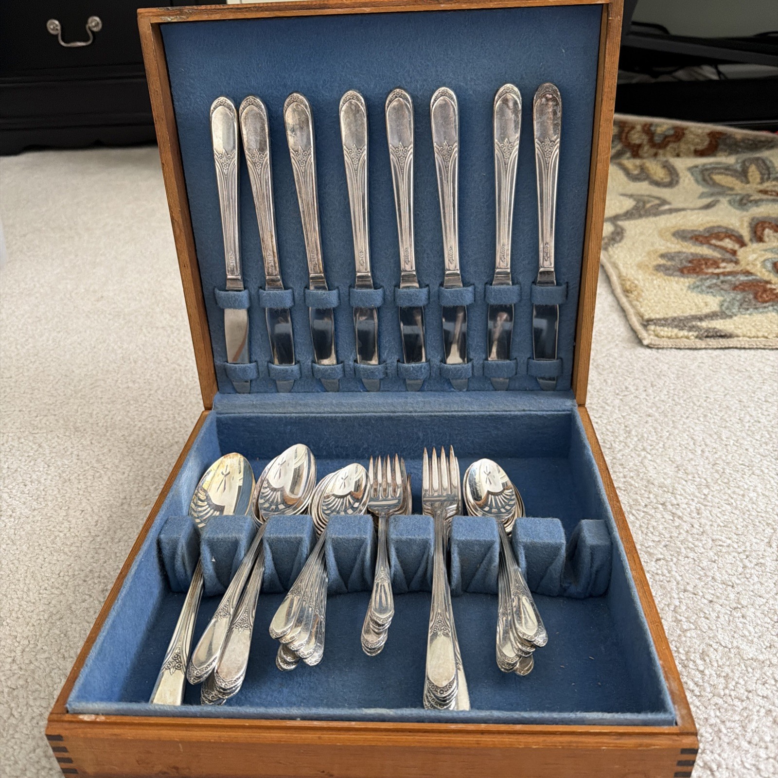 Vintage Wm Rogers Flatware Set Service For 8 with 3 serving spoons and box