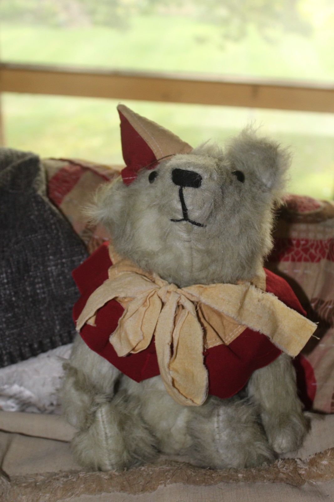 PRIMITIVE BEAR Handmade White Fur Bear Style Weighted Bottom