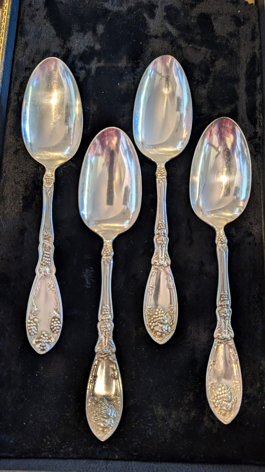 Lot of 4 – 1881 Rogers A1 Silverplate La Vigne Serving Spoons 7 7/8″